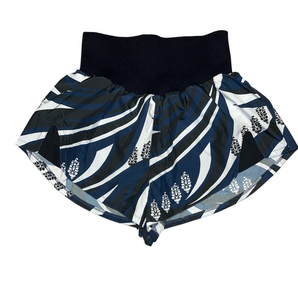 256. FREE PEOPLE Carpe Diem Printed Shorts NWOT $68 - Picture 3 of 6